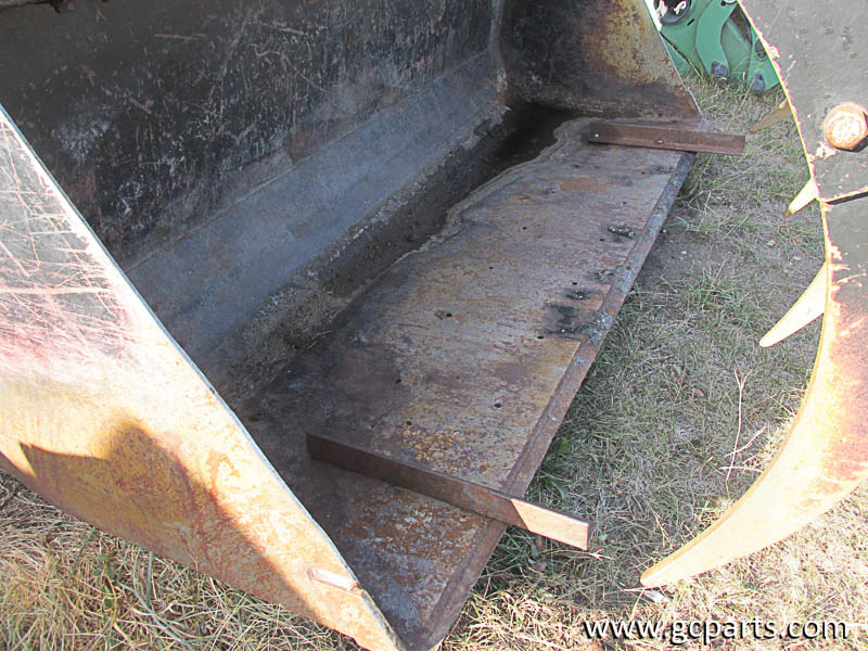 L300 LOADER 7FT BUCKET W/ GRAPPLE